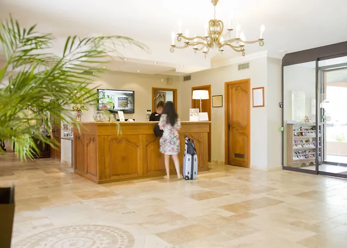 Отель Golf De Valescure & Nuxe