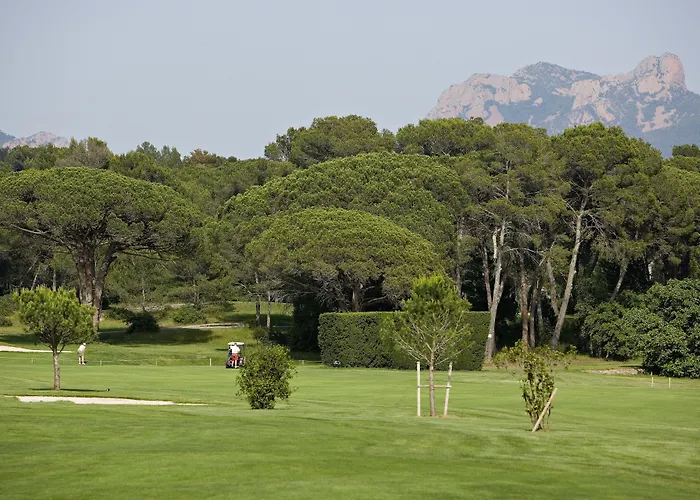 Отель Golf De Valescure & Nuxe Сен-Рафаэль